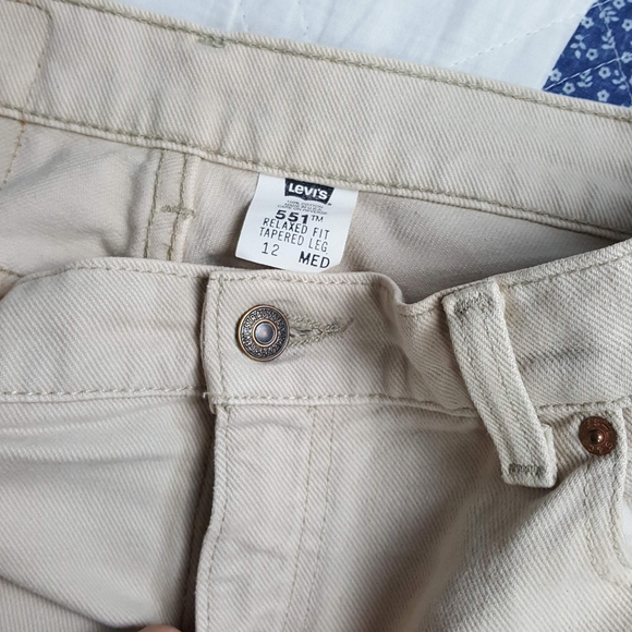 Pristine Levi's 551rlxd fit tapered leg white jean - Picture 2 of 8